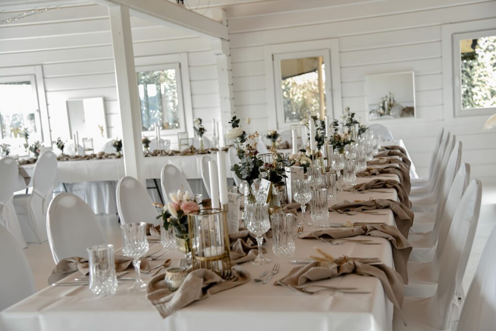 Bilde einer eleganten Tischdekoration von Hochzeitfotograf in Luxemburg