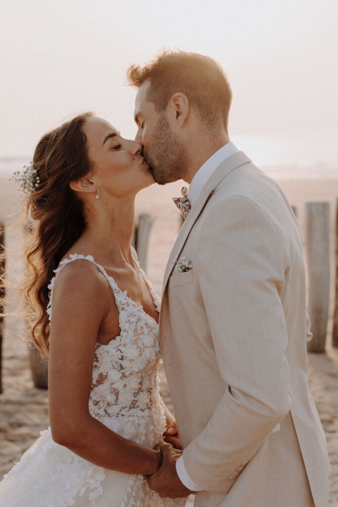 Hochzeitskuss freie Trauung - Strandhochzeit in Luxemburg