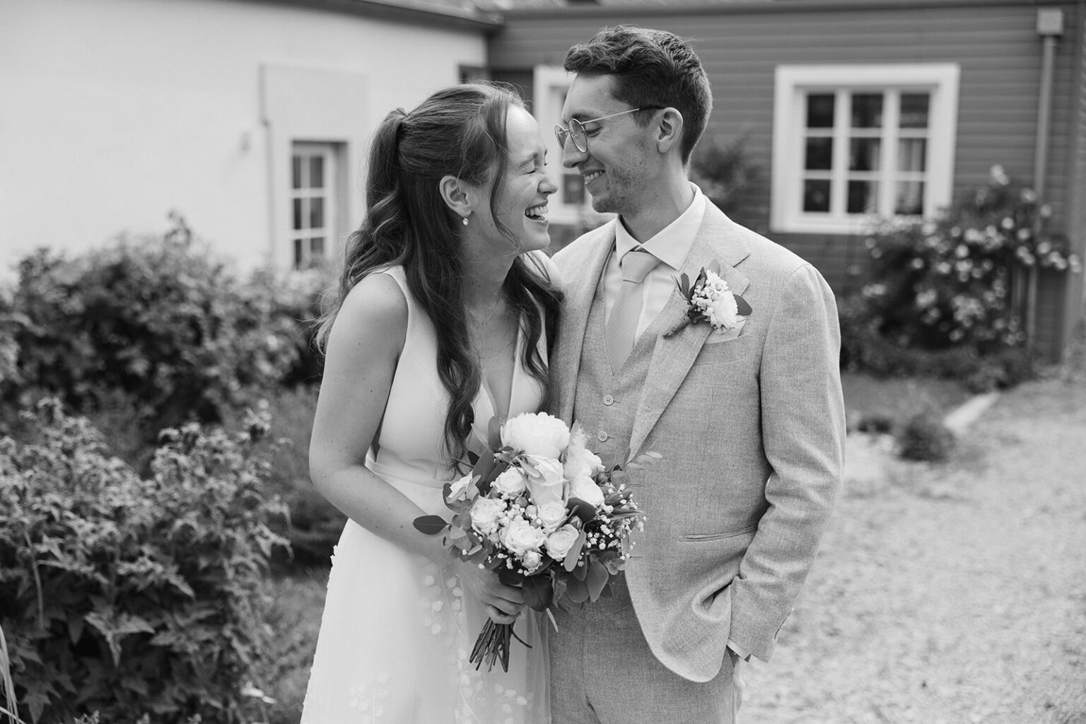 Hochzeitspaar aus Luxemburg - Heiraten im Hazelnut House, Luxemburg