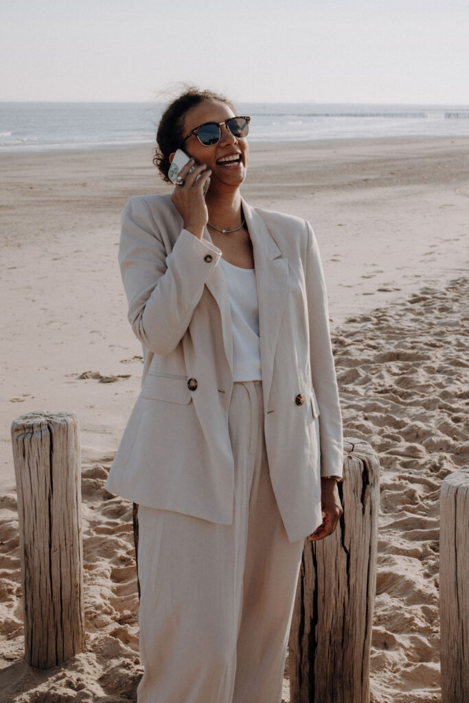 Wedding Day Manager Mia Weydert - Professionelle Hochzeitsplanerin bei der Arbeit
