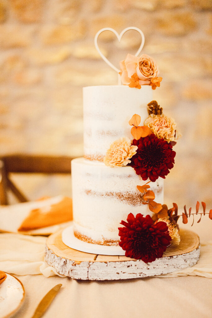 Hochzeitstorte - Dekoration mit Blumen, Mia Weydert Hochzeitsplanerin